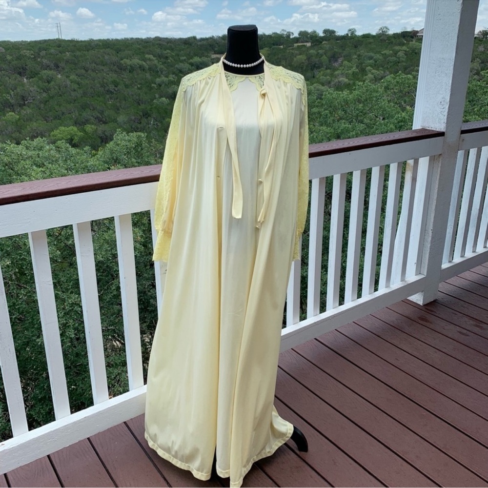 Vintage Hanson Yellow Nightgown and‎ Robe Set